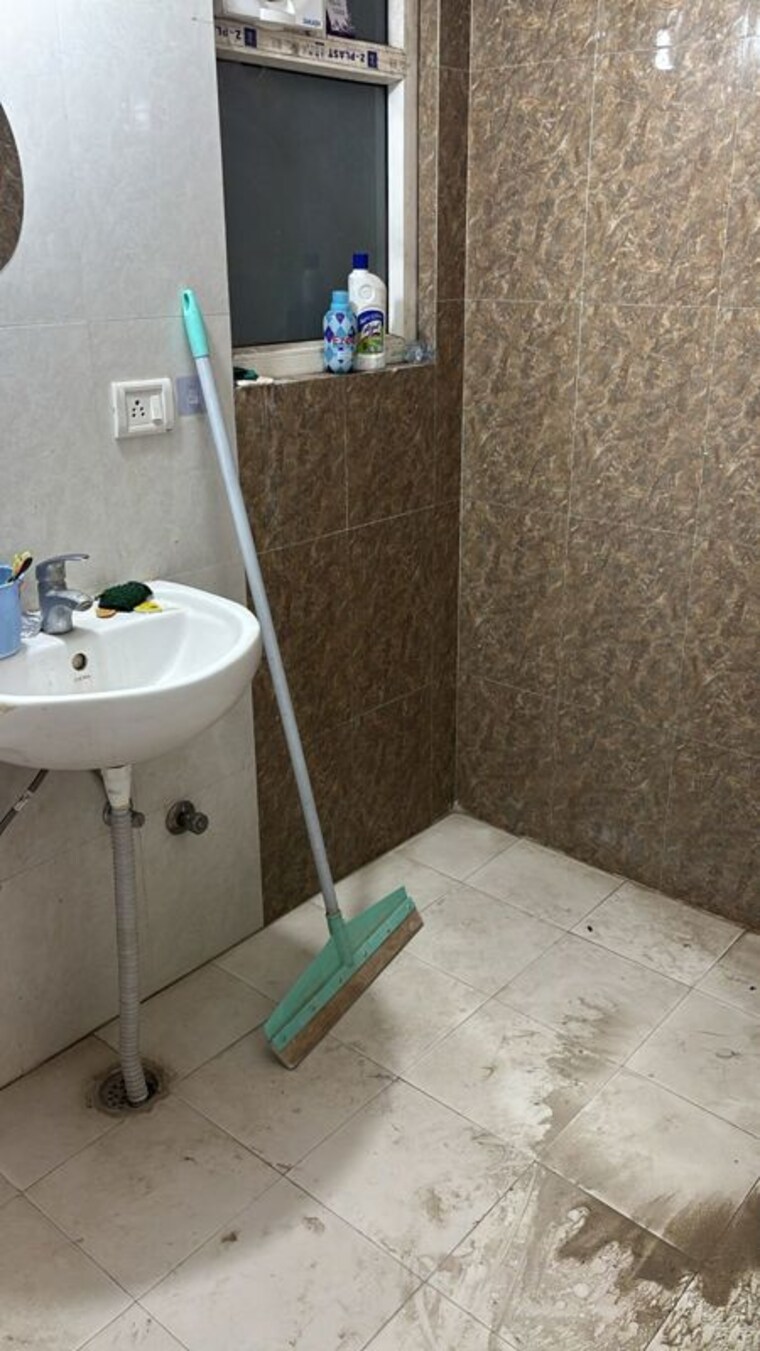 Bathroom, upsidc site b 2 Bedroom 1050 Sq.Ft. Builder Floor In Upsidc Site B Greater Noida 10364691