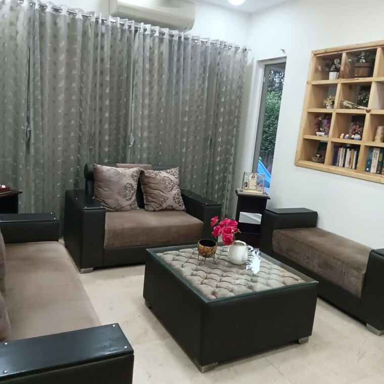 Living Room, silver-city-extention 4 Bedroom 3798 Sq.Ft. Independent House In Vip Road Zirakpur 10364740