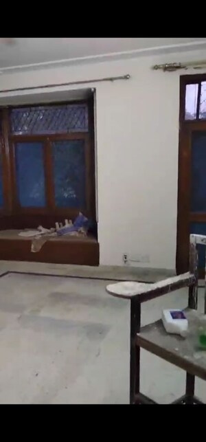 Room in 3.5 BHK Builder Floor at Sector 40 – for Rent