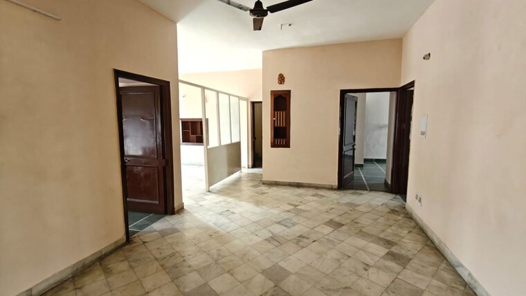 Room, preet colony 3 Bedroom 100 Sq.Yd. Independent House In Preet Colony Zirakpur 10364763