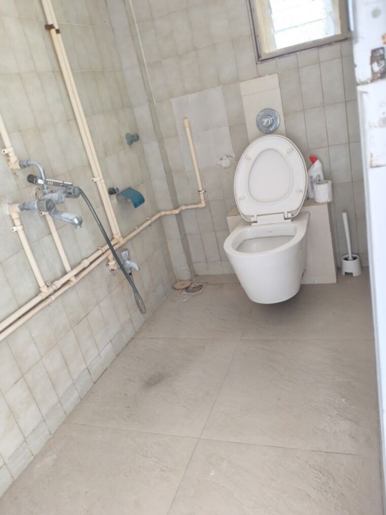 Bathroom, sanjeev-enclave 3 Bedroom 1500 Sq.Ft. Apartment In Andheri West Mumbai 10364776