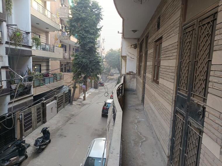 Balcony, fateh nagar 2.5 Bedroom 100 Sq.Yd. Builder Floor In Fateh Nagar Delhi 10314013