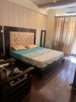 3.5 BHK + Pooja Room,Servant Room,Study Room Apartment For Rent in Prateek Laurel