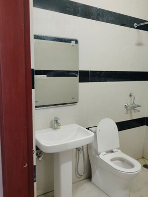Bathroom in 3 BHK Apartment at Maulviganj – for Rent