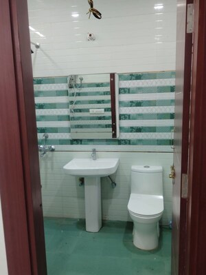 Bathroom in 3 BHK Apartment at Maulviganj – for Rent
