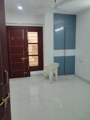 Room in 3 BHK Apartment at Maulviganj – for Rent