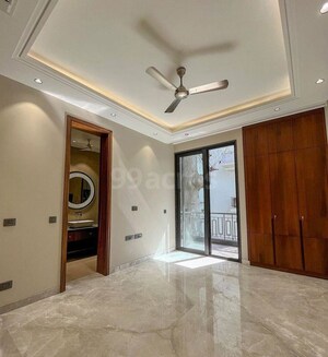 Room in 3 BHK Builder Floor at Golf Links – for Rent