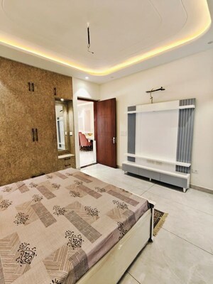 Room in 4 BHK Villa at Vip Road – for Rent