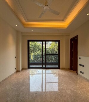 Room in 3 BHK Builder Floor at Golf Links – for Rent