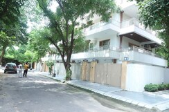 5 BHK + Pooja Room,Servant Room,Study Room,Store Room Builder Floor For Sale in Unitech Residency Greens