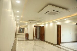 Room in 5 BHK Builder Floor at Unitech Residency Greens, Sector 46 – for Sale