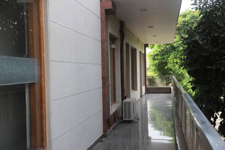 Balcony, unitech-residency-greens 5 Bedroom 870 Sq.Yd. Builder Floor In Sector 46 Gurgaon 10364819