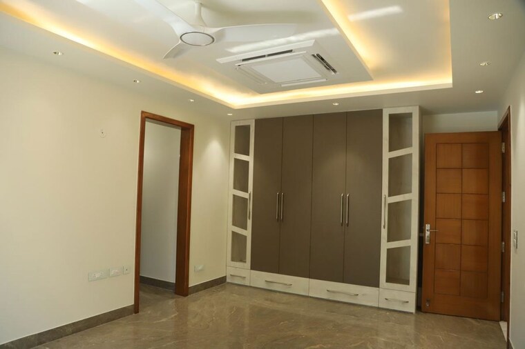 Room, unitech-residency-greens 5 Bedroom 870 Sq.Yd. Builder Floor In Sector 46 Gurgaon 10364819