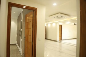 Building Lobby in 5 BHK Builder Floor at Unitech Residency Greens, Sector 46 – for Sale