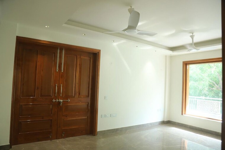Room, unitech-residency-greens 5 Bedroom 870 Sq.Yd. Builder Floor In Sector 46 Gurgaon 10364819