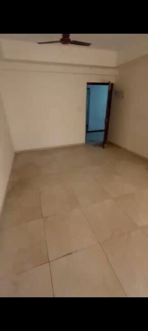 Room in 3 BHK Apartment at Himalaya Pride, Tech Zone 4 Greater Noida – for Rent