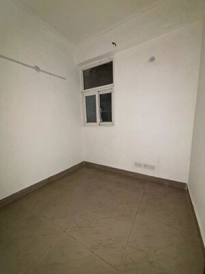 Room in 3 BHK Apartment at Amrapali Platinum, Sector 119 – for Sale