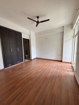 Room in 3 BHK Apartment at Amrapali Platinum, Sector 119 – for Sale