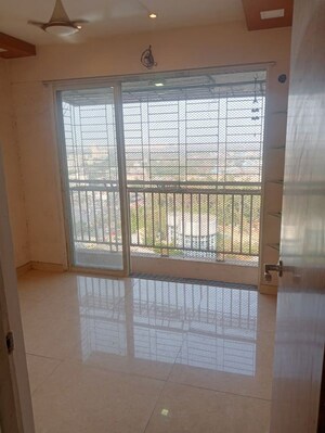 Room in 2 BHK Apartment at Bharat Ecovistas, Shilphata – for Rent
