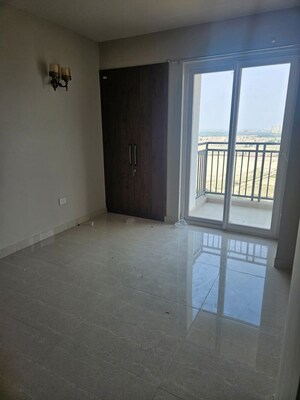 Room in 2 BHK Apartment at Eldeco Live By The Greens, Sector 150 – for Rent