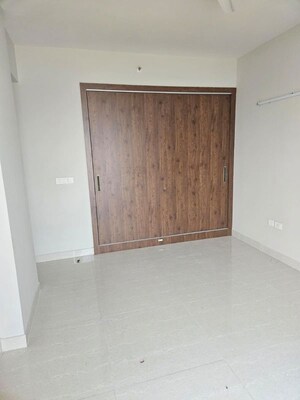 Room in 2 BHK Apartment at Eldeco Live By The Greens, Sector 150 – for Rent