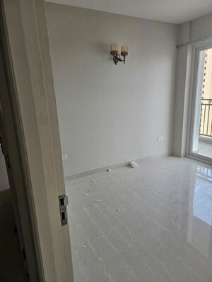 Room in 2 BHK Apartment at Eldeco Live By The Greens, Sector 150 – for Rent