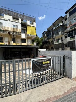 Showroom For Rent in Model colony