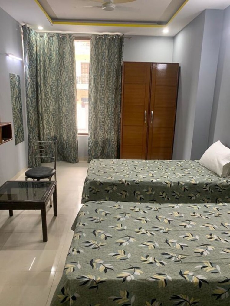 Bedroom, sector 39 Pg For Boys In Sector 39 10365105