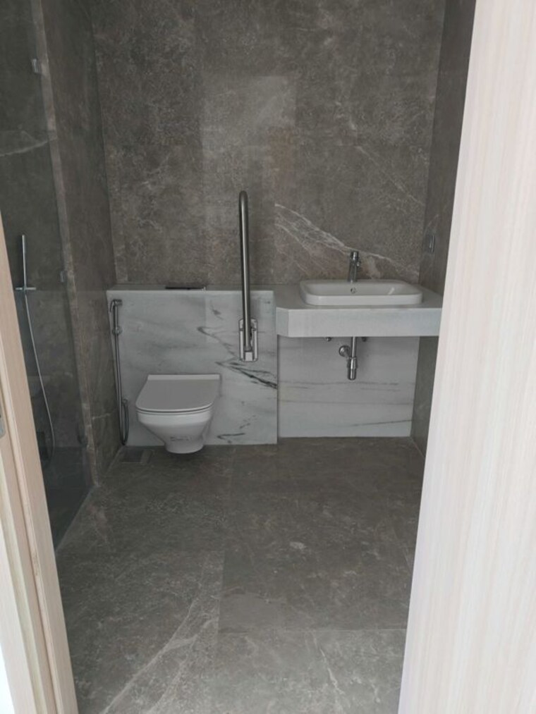 Bathroom, rustomjee-crown 5 Bedroom 3090 Sq.Ft. Apartment In Prabhadevi Mumbai 10365100