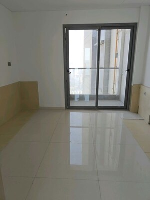 Room in 5 BHK Apartment at Rustomjee Crown, Prabhadevi – for Sale