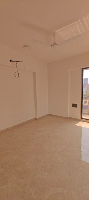 Room in 2 BHK Apartment at Bandra West – for Rent