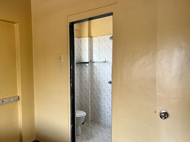 Bathroom, bandra west 2 Bedroom 700 Sq.Ft. Apartment In Bandra West Mumbai 10365120