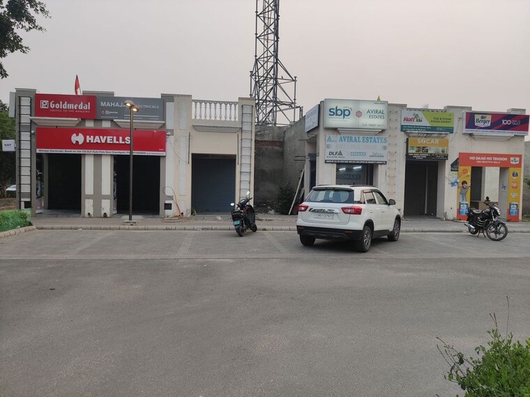  Parking, dlf-hyde-park Commercial Shop 33 Sq.Yd. In South Mullanpur Chandigarh 10362406