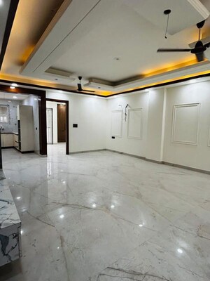 Team Area in 3 BHK Builder Floor at Green Fields Colony – for Rent