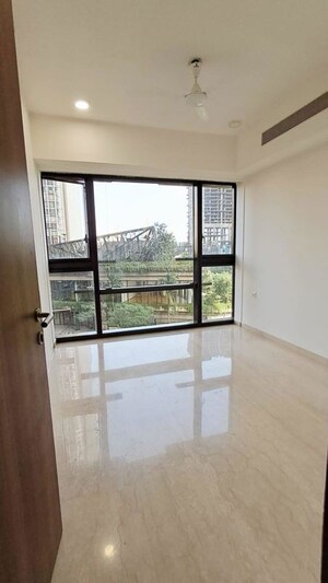 Room in 3 BHK Apartment at Lodha The Park Side, Worli – for Sale