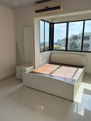 Bedroom in 1.5 BHK Apartment at Bandra West – for Rent