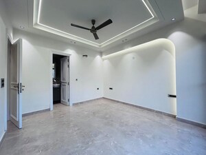 Room in 3 BHK Builder Floor at Sushant Lok I – for Sale