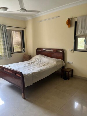 Bedroom in 2 BHK Apartment at Pali Hill – for Rent