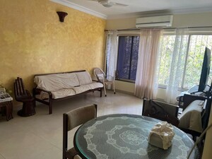 2 BHK Apartment For Rent in Pali Hill