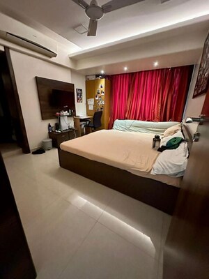 Bedroom in 2 BHK Apartment at Khar West – for Rent