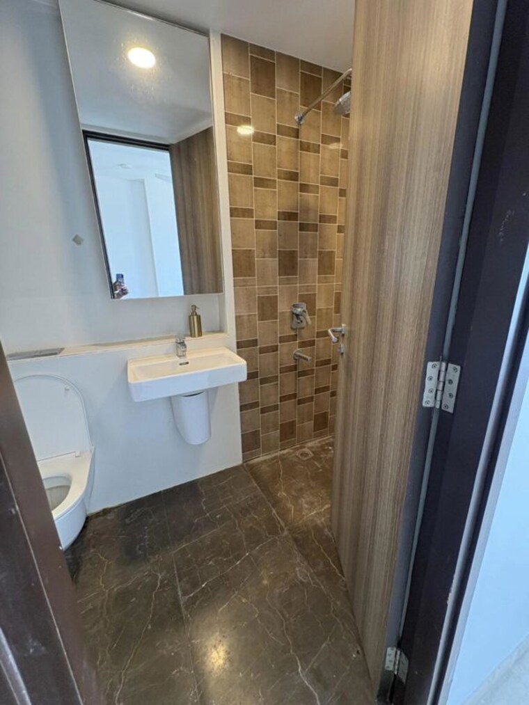Bathroom, lodha-the-park 3 Bedroom 1450 Sq.Ft. Apartment In Worli Mumbai 10365235