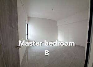 Room in 2 BHK Apartment at Shreepati Skies, Tardeo – for Rent