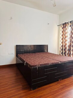 2.5 BHK + Study Room Apartment For Rent in Nimbus The Golden Palm