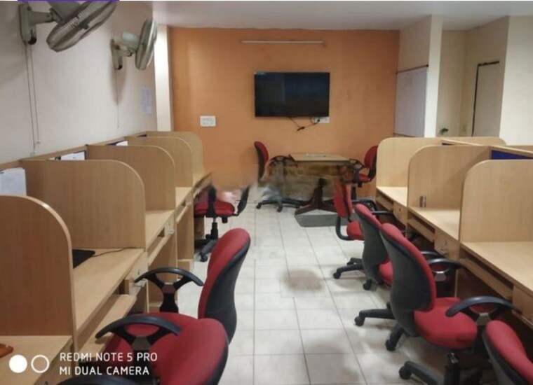 Team Area, hazratganj Commercial Co Working Space 4000 Sq.Ft. In Hazratganj Lucknow 10365412