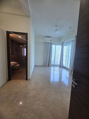 Room in 4 BHK Apartment at Raheja Imperia, Worli – for Sale