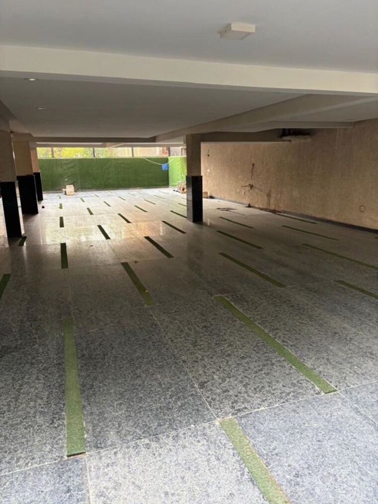  Parking, dlf phase ii 4 Bedroom 3600 Sq.Ft. Builder Floor In Dlf Phase ii Gurgaon 10364949