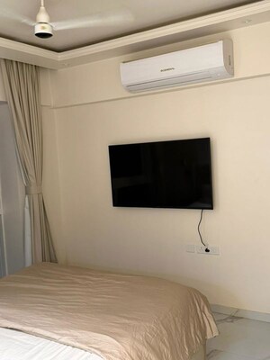 Room in 2 BHK Apartment at Level The Residences, Andheri West – for Rent