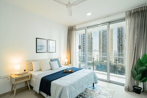 Master Bedroom in 3 BHK Apartment at Oberoi Exquisite Goregaon, Goregaon East – for Sale
