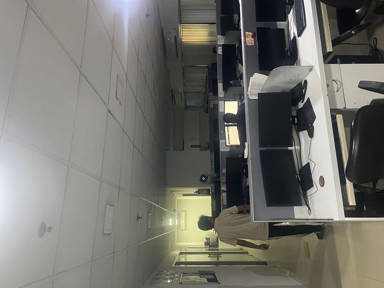 Bathroom, netaji subhash place Commercial Office Space 3000 Sq.Ft. In Netaji Subhash Place Delhi 10365517