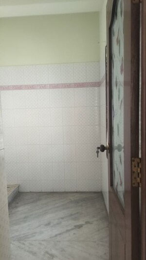 Bathroom in 3 BHK Apartment at Jubilee Hills – for Rent